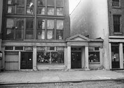 [116 Chestnut Street]  (5/10/1977)   Philadelphia Historical Commission Files, Philadelphia Historical Commission.  Local ID #: 18963-18  