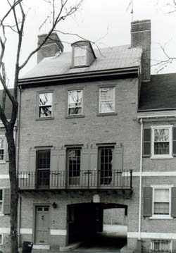 (Bernie Cleff, 1987)   Bernie Cleff Collection - Society Hill Inventory, Athenaeum of Philadelphia.  Local ID #: 23A-P-040  